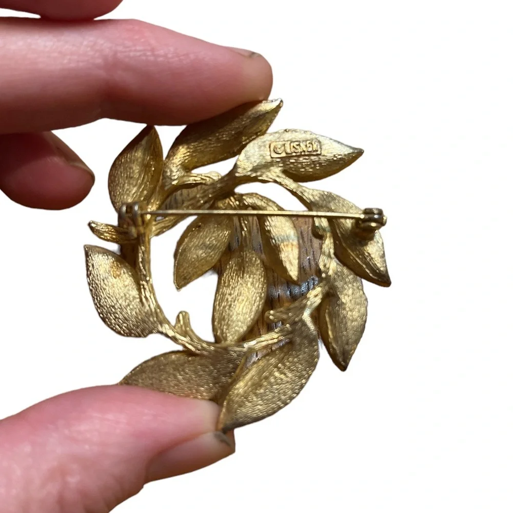 Vintage Gold Tone Lisner Leaf Brooch